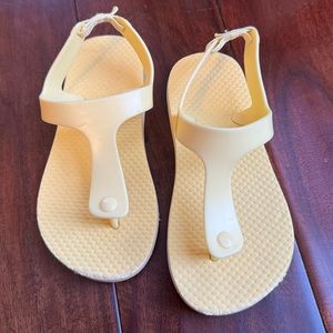 Old Navy | Little Girl Sandal in Sunbeam | 10